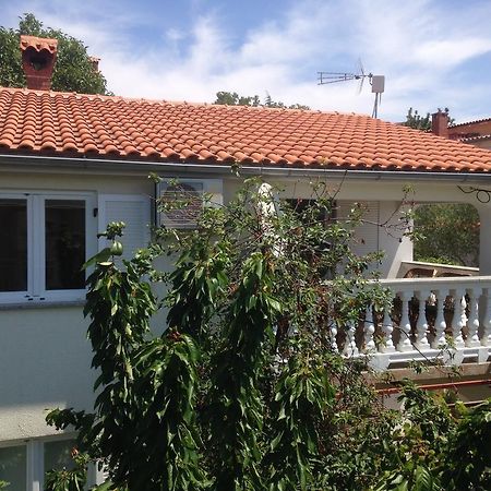 Apartment And Studio Jelusic Pinezići Buitenkant foto