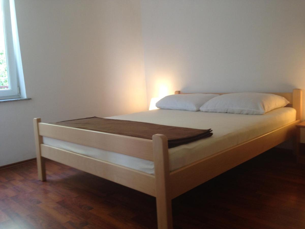 Apartment And Studio Jelusic Pinezići Buitenkant foto