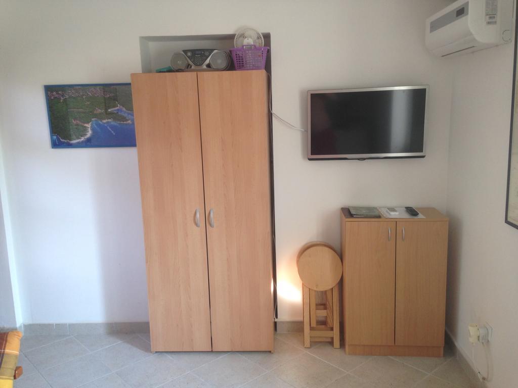 Apartment And Studio Jelusic Pinezići Kamer foto