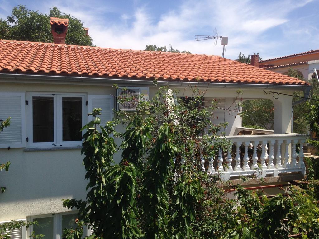 Apartment And Studio Jelusic Pinezići Buitenkant foto