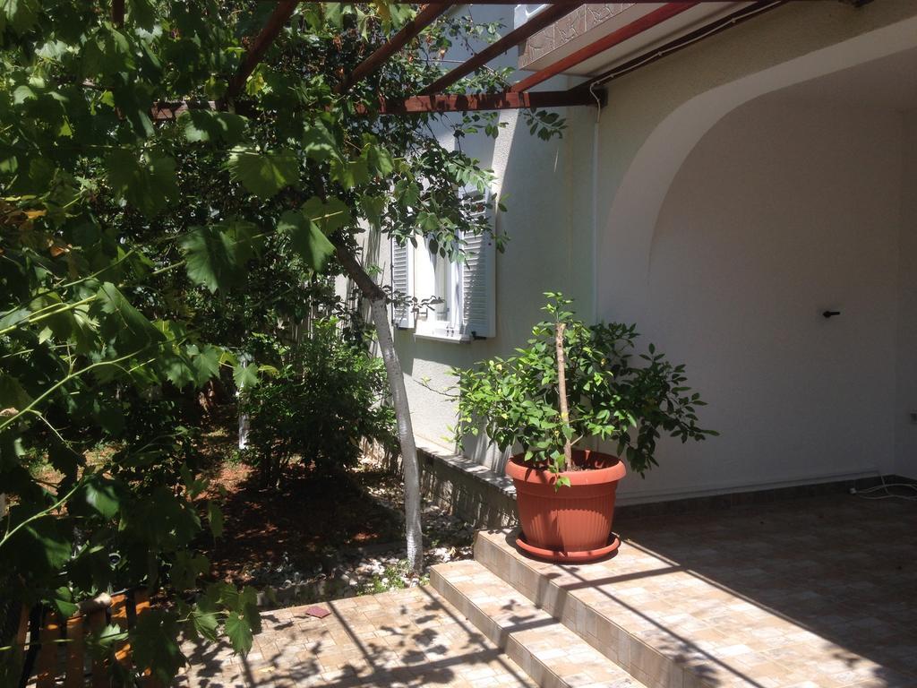 Apartment And Studio Jelusic Pinezići Buitenkant foto