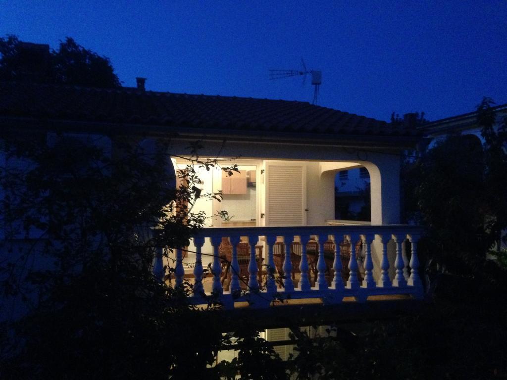 Apartment And Studio Jelusic Pinezići Buitenkant foto